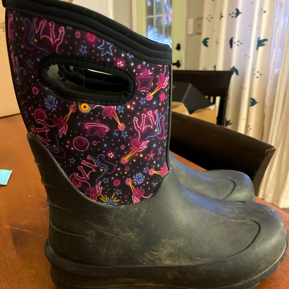 Bogs winter boots size 4